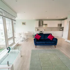  Apartment Luxurious Seaside